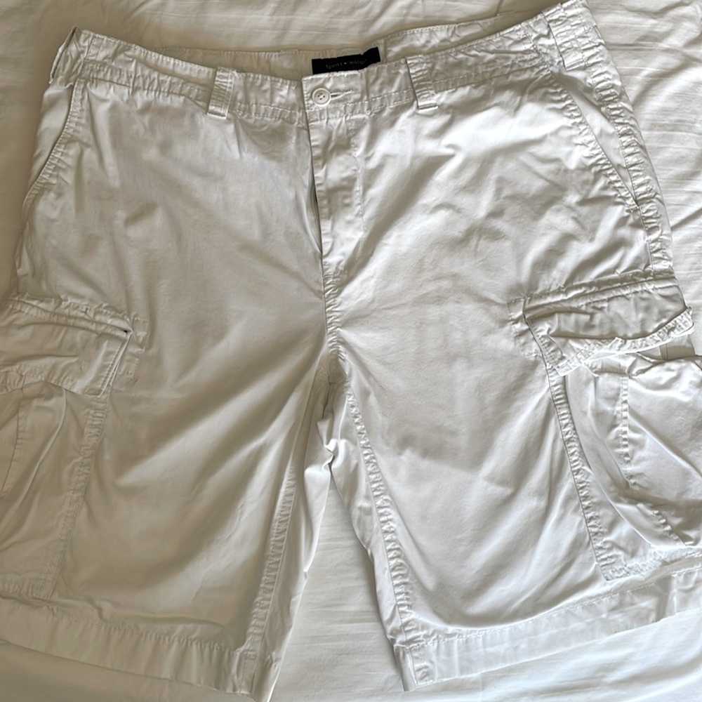 White Tommy Hilfiget cargo shorts
